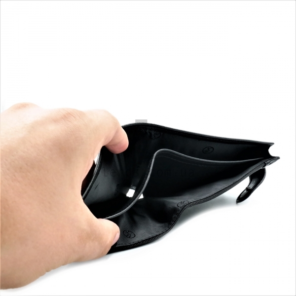 Чоловічий шкіряний гаманець Чорного кольору